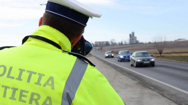Bărbat (33 ani) din Pir fără permis prins la volanul unei mașini cu număr fals