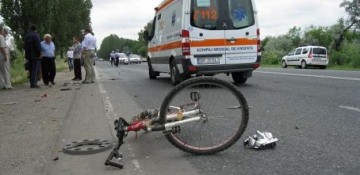 Biciclist accidentat mortal de un autocar din Bistrița