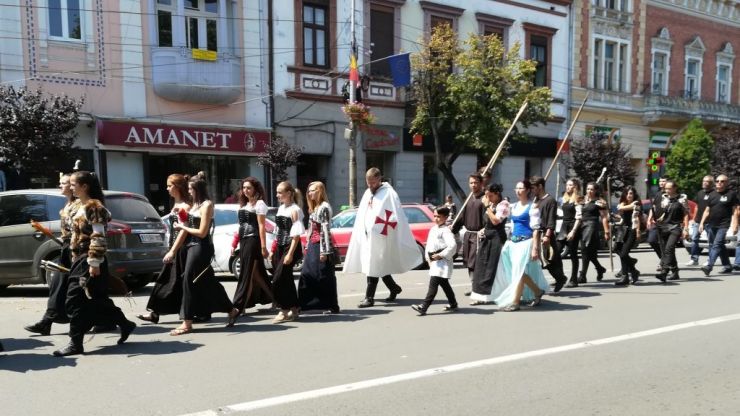 MedievArtFest | Zeci de cavaleri și domnițe vor defila mâine în municipiul Satu Mare