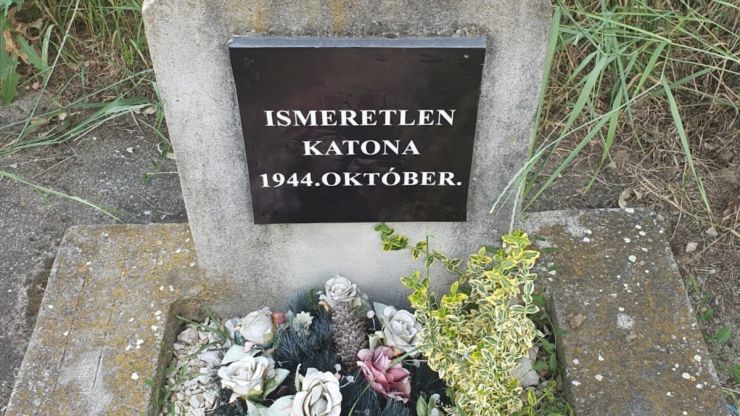 Subprefectul Romeo Pop: ”Cine și cu al cui acord a făcut acest lucru?”, după ce pe mormântul unui erou necunoscut ”a apărut” o placă cu inscripție maghiară