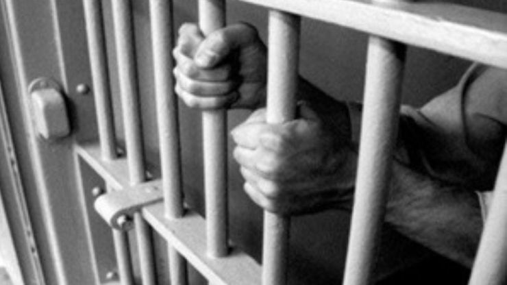 Bărbat condamnat la 2 ani de închisoare pentru furt, prins și încarcerat