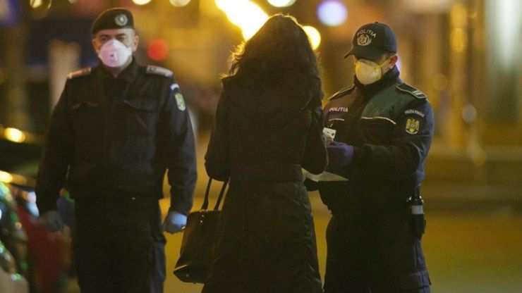 Polițiștii au sancționat 48 de sătmăreni prinși fără mască de protecție