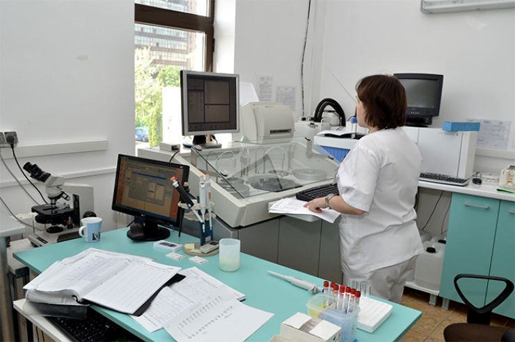 Niciun laborator de analize din spitalele publice din județul Satu Mare nu are contract cu CJAS