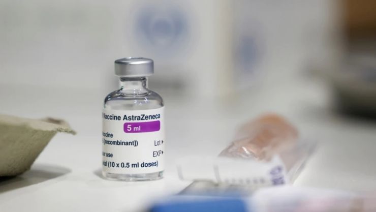 România a decis să continue vaccinarea cu AstraZeneca
