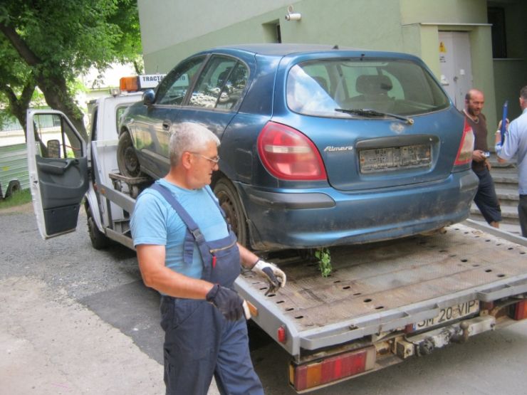 Primăria ridică mașinile ”uitate” pe străzile municipiului Satu Mare